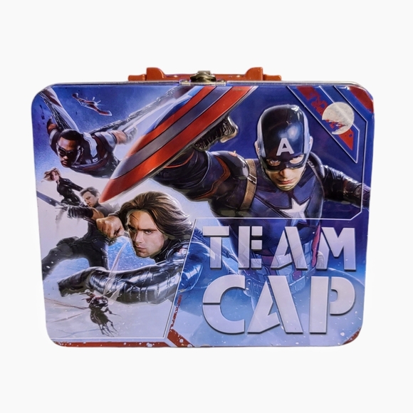 Large Bundle of Marvel Merchandise - Picture 2 of 10